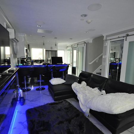 Beautiful Bright 3 Bed Townhouse Daire Vancouver Dış mekan fotoğraf