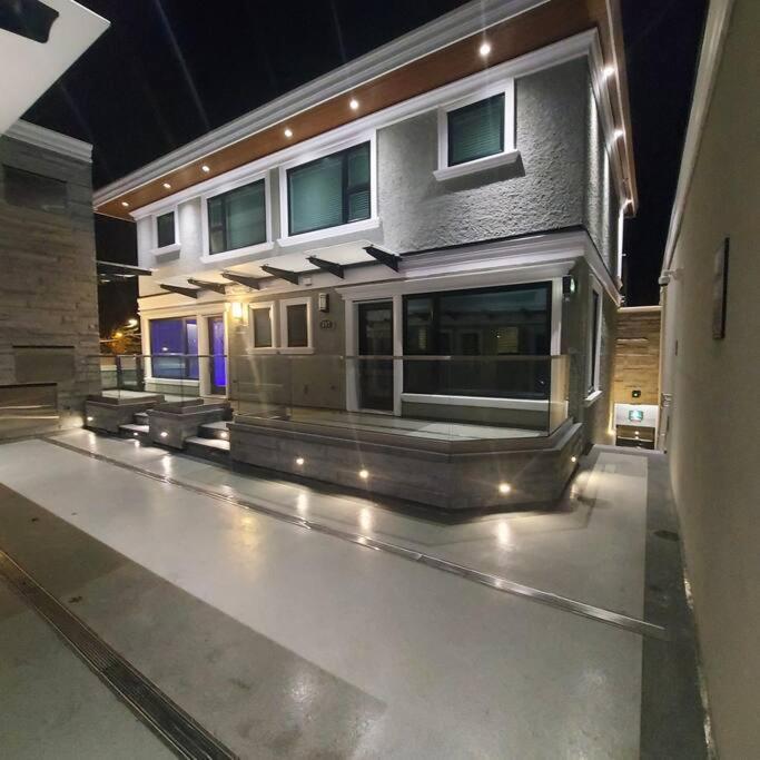 Beautiful Bright 3 Bed Townhouse Daire Vancouver Dış mekan fotoğraf