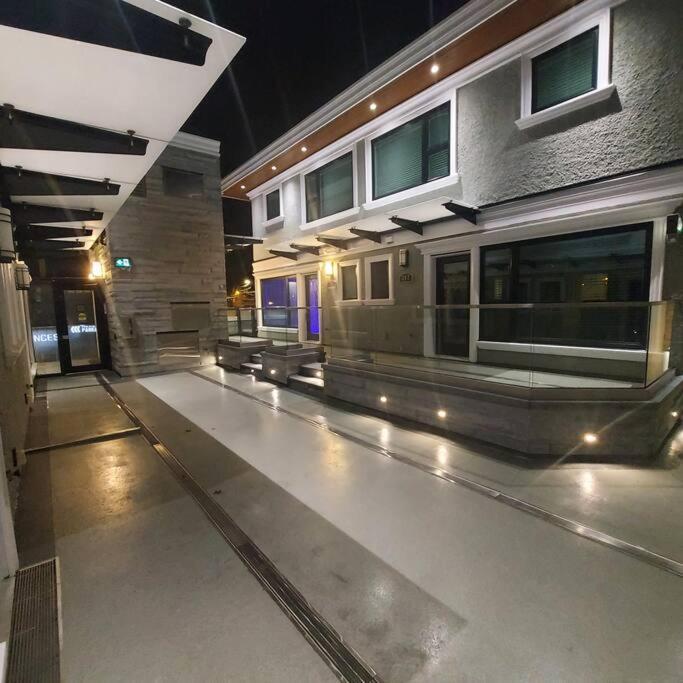 Beautiful Bright 3 Bed Townhouse Daire Vancouver Dış mekan fotoğraf
