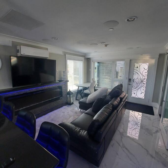 Beautiful Bright 3 Bed Townhouse Daire Vancouver Dış mekan fotoğraf