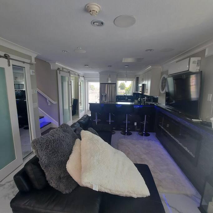 Beautiful Bright 3 Bed Townhouse Daire Vancouver Dış mekan fotoğraf