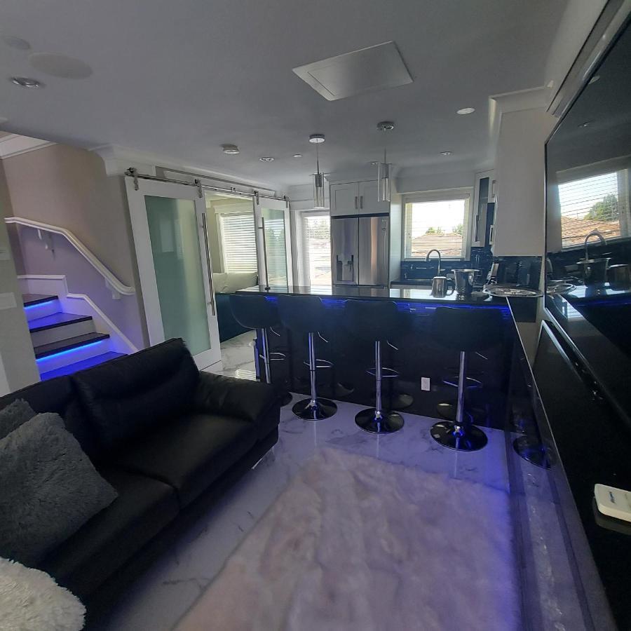 Beautiful Bright 3 Bed Townhouse Daire Vancouver Dış mekan fotoğraf