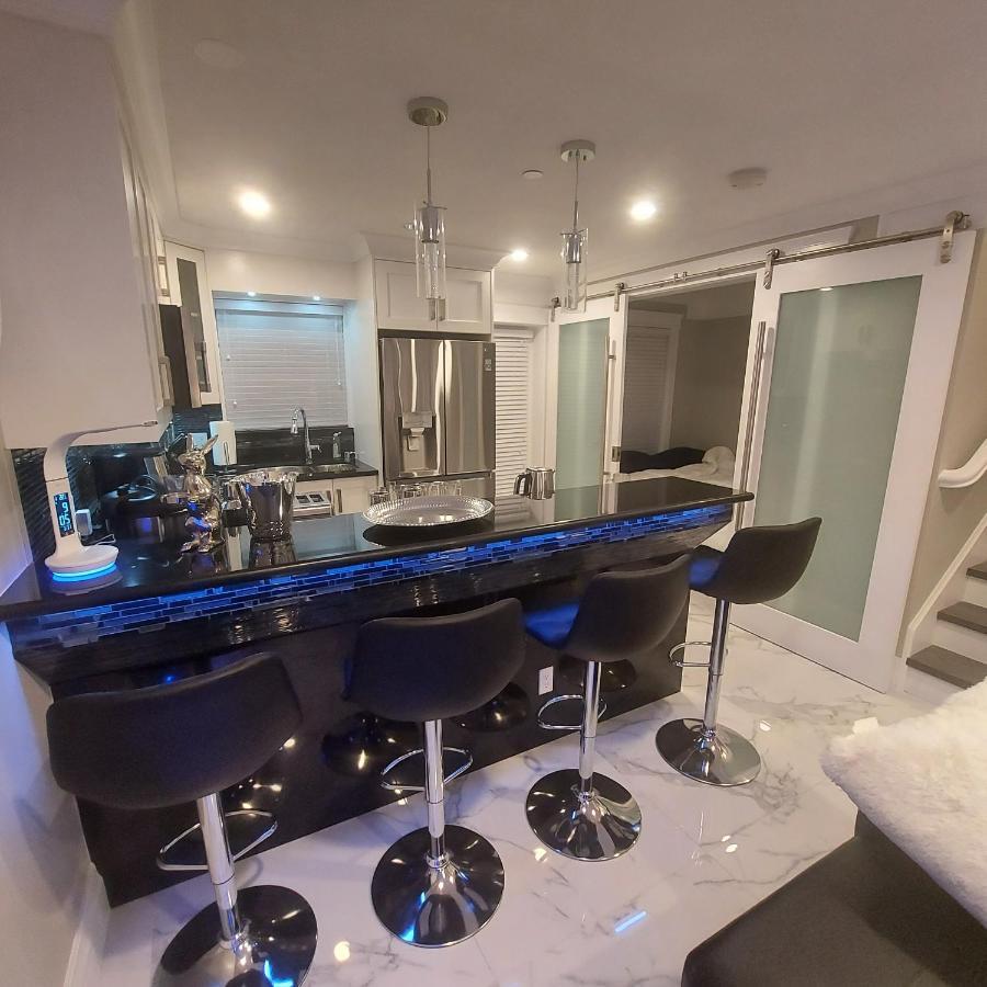 Beautiful Bright 3 Bed Townhouse Daire Vancouver Dış mekan fotoğraf