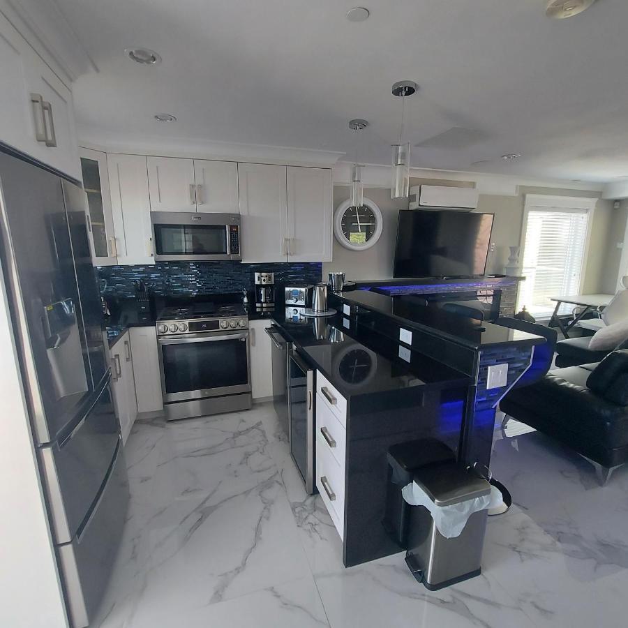 Beautiful Bright 3 Bed Townhouse Daire Vancouver Dış mekan fotoğraf